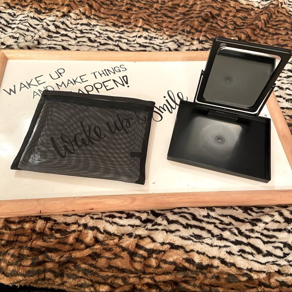 1 New Mary Kay mesh makeup bag and traveling mirror